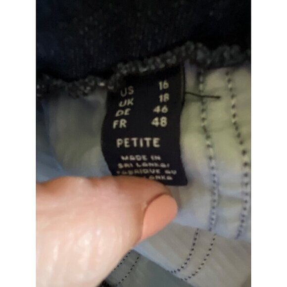 Lands End Womens Denim Jeans Size 16 Petite Wlastic Waist pull on stretch - Picture 6 of 15